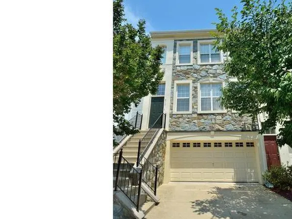 2110 Capstone Cir, Herndon, VA 20170