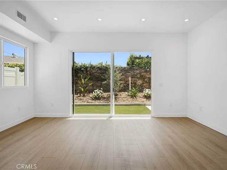 10053 Amestoy Ave — Photo 11