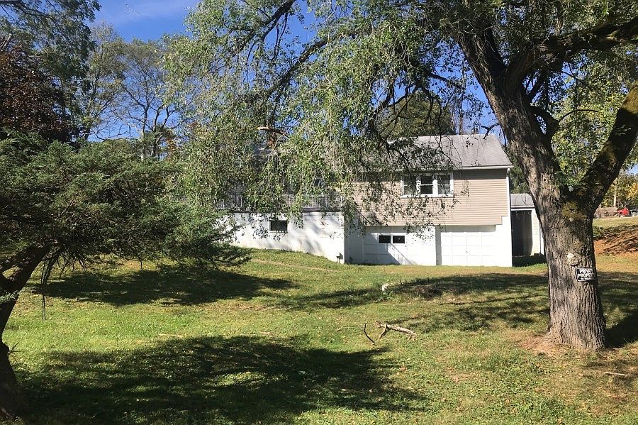 1st image of 9 Hazelwood Dr