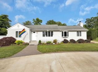 251 Vanderbilt Blvd, Oakdale, NY 11769