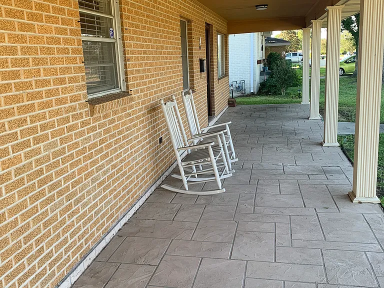 724 Green Acres Rd — Photo 3