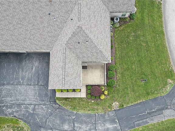 3rd image of 128 Cambridge Ct