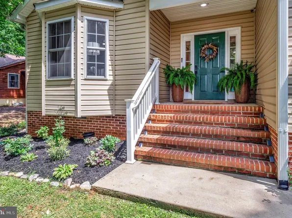 108 Wilderness Dr, Locust Grove, VA 22508