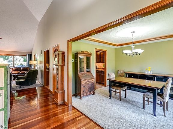5th image of 521 Woodsbend Cir