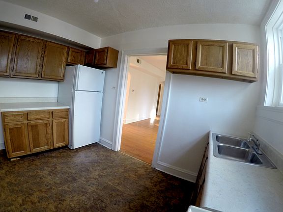 5th image of 3316 W Balmoral Ave #1