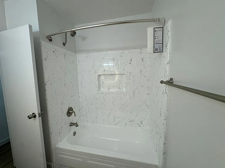 14220 Burbank Blvd — Photo 37
