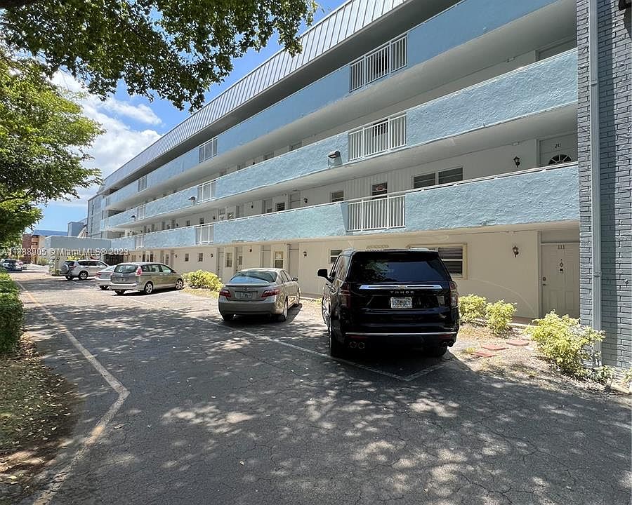1st image of 3725 NE 169th St APT 111