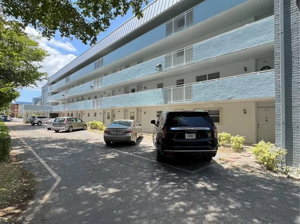 3725 NE 169th St APT 111, North Miami Beach, FL 33160