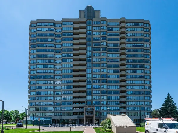 700 Constellation Dr #209, Mississauga, ON L5R 3G8