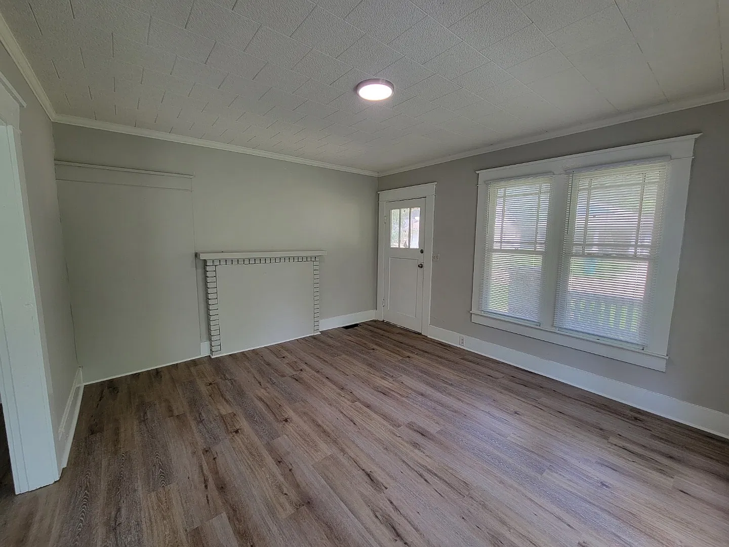 202 Pleasant St — Photo 3