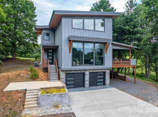 22 Lara Dr, Mills River, NC 28759