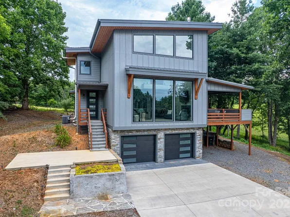 22 Lara Dr, Mills River, NC 28759