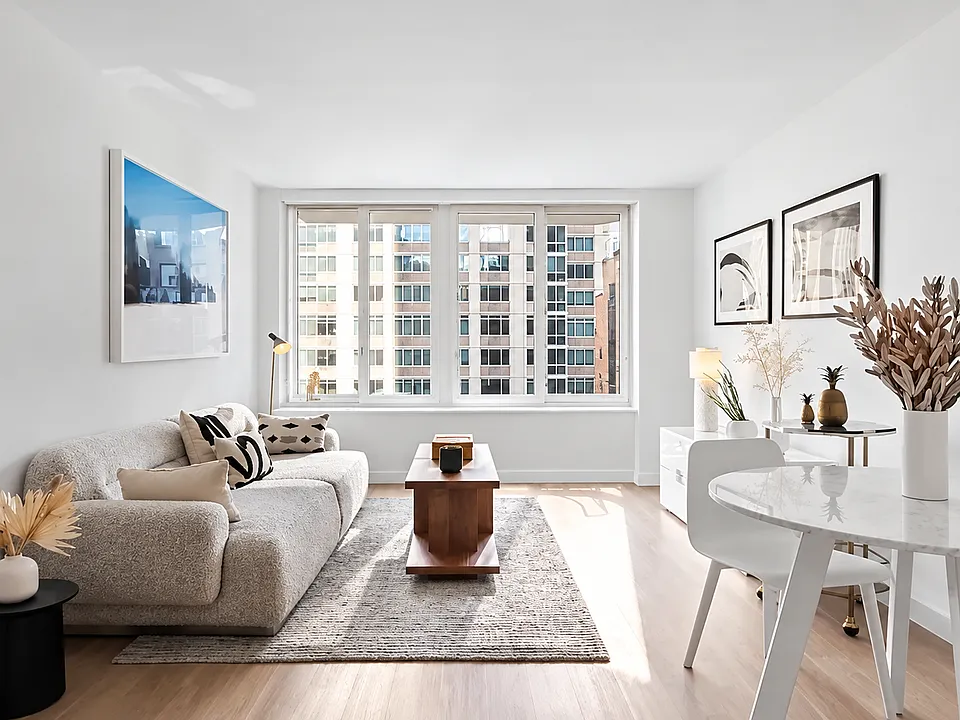70 W 37th St #1002