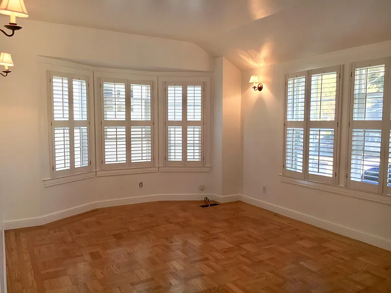 509 Acacia Ave — Photo 2