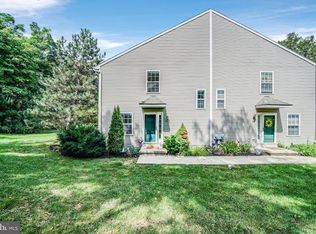 52 Horseshoe Dr, Douglassville, PA 19518