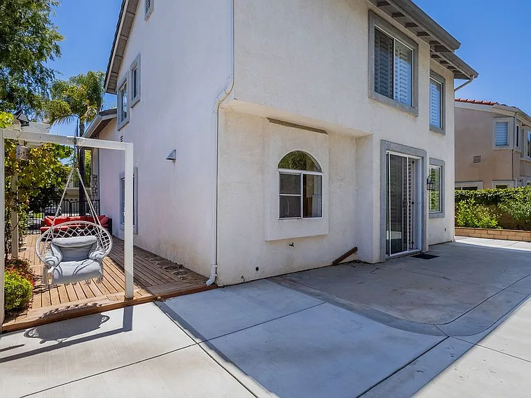 1651 Fox Springs Cir — Photo 17