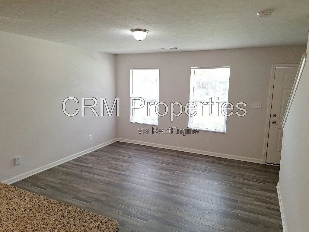 4 bed, 3.0 bath, 1812 sqft, $1,795 — Photo 2