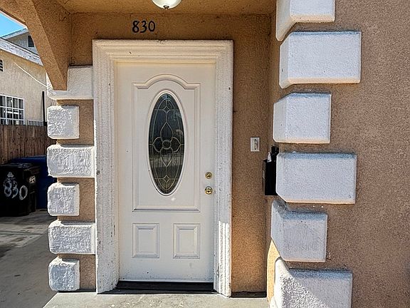 2nd image of 830 E 82nd St