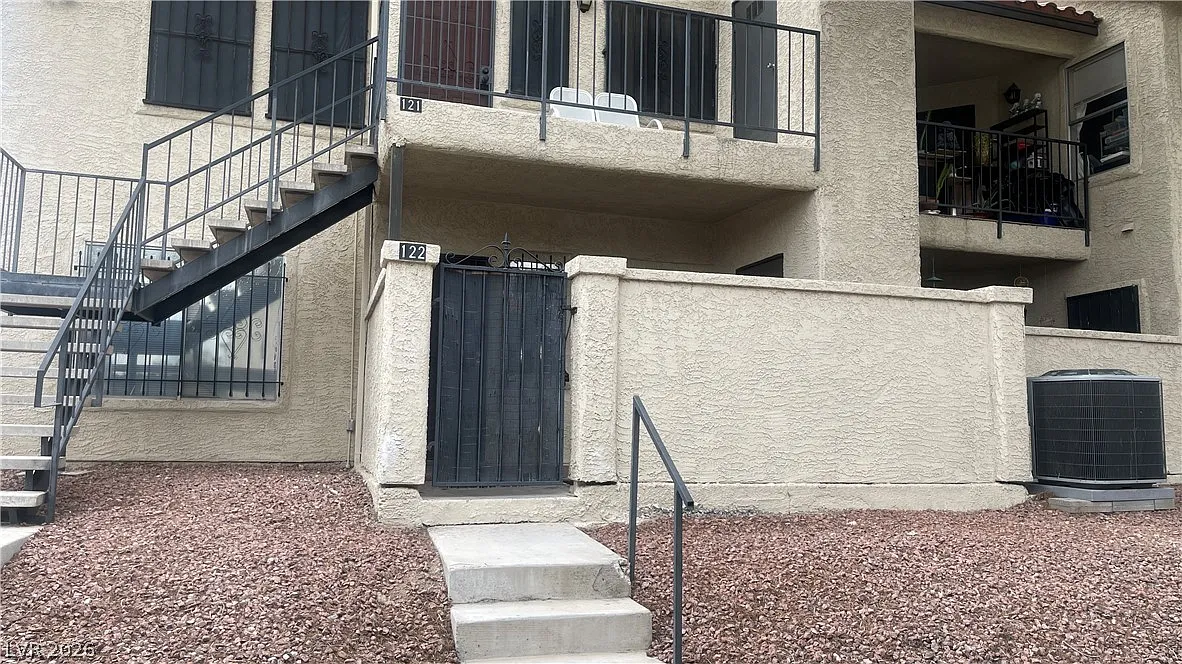 1 bed, 1.0 bath, 585 sqft, $1,000 — Photo 1
