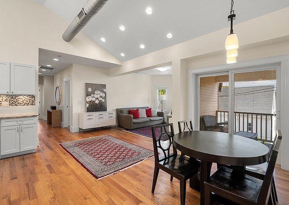 1st image of 20 Moraine St APT 3