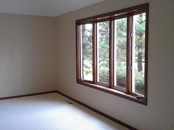 4th image of 17001 Forest Oval