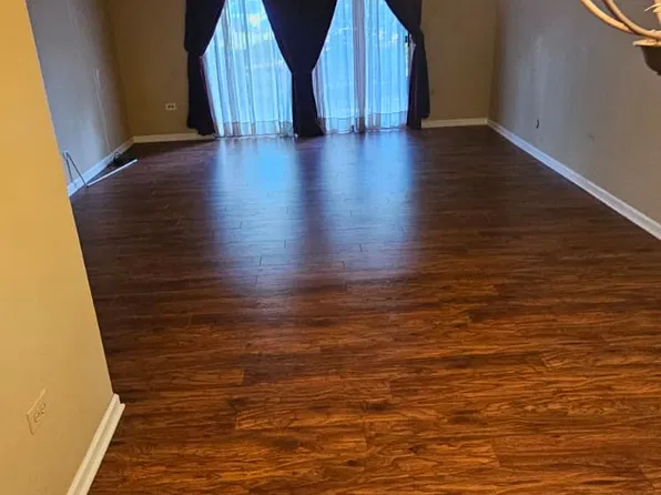 6106 Knoll Valley Dr APT 102, Willowbrook, IL 60527