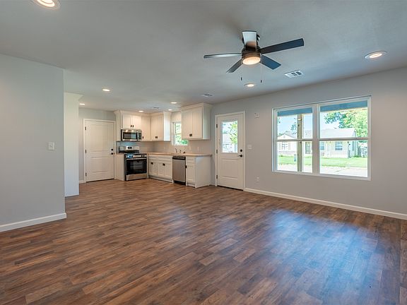 4th image of 2218 S Osage Ave