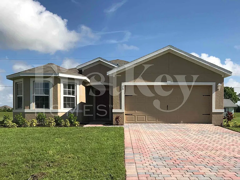 625 SW 25th Ter — Photo 1