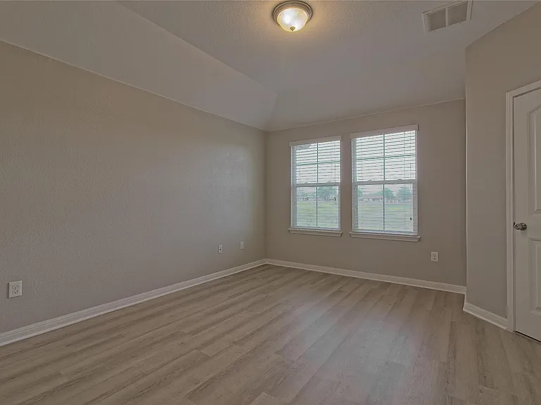 315 N Heatherwilde Blvd — Photo 18
