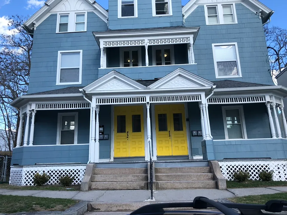 15 Huntington St #4