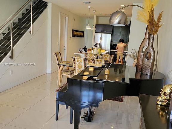 3rd image of 10280 NW 63rd Ter APT 203