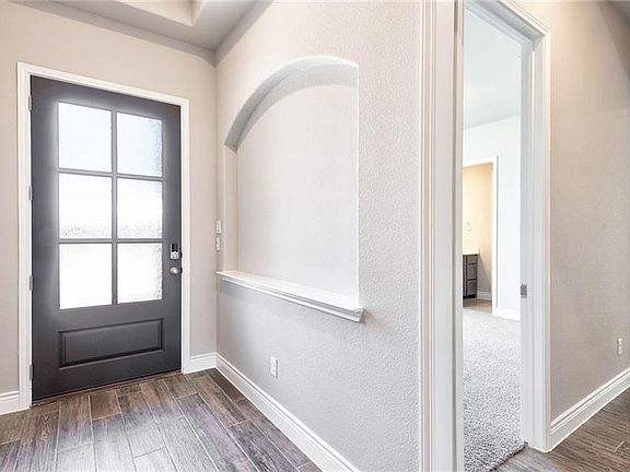 3rd image of 1715 Daldoran Dr