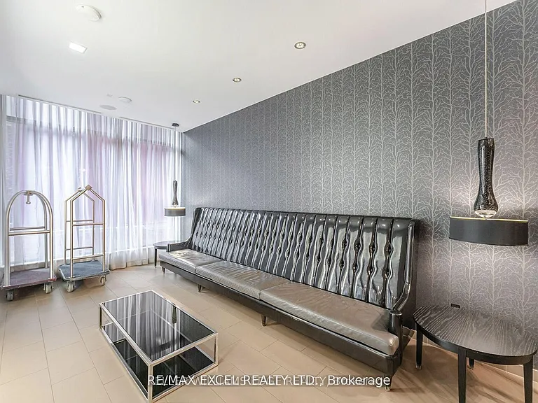 560 Front St W #728 — Photo 12