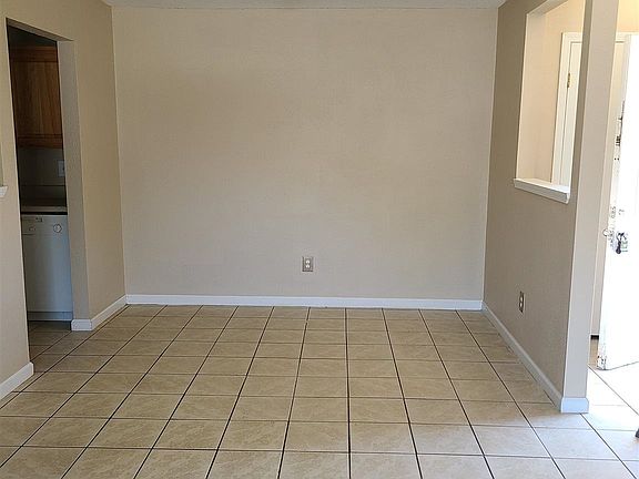 4th image of 1608 Green Briar Pkwy APT 2