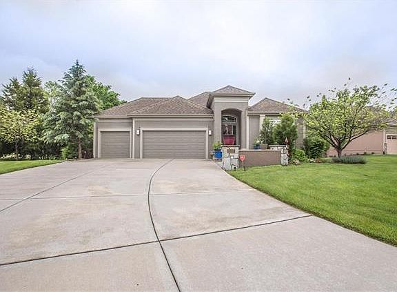 5th image of 1337 NE Kenwood Dr