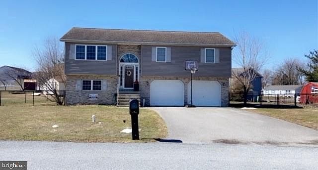 2nd image of 10513 Mapleton Rd