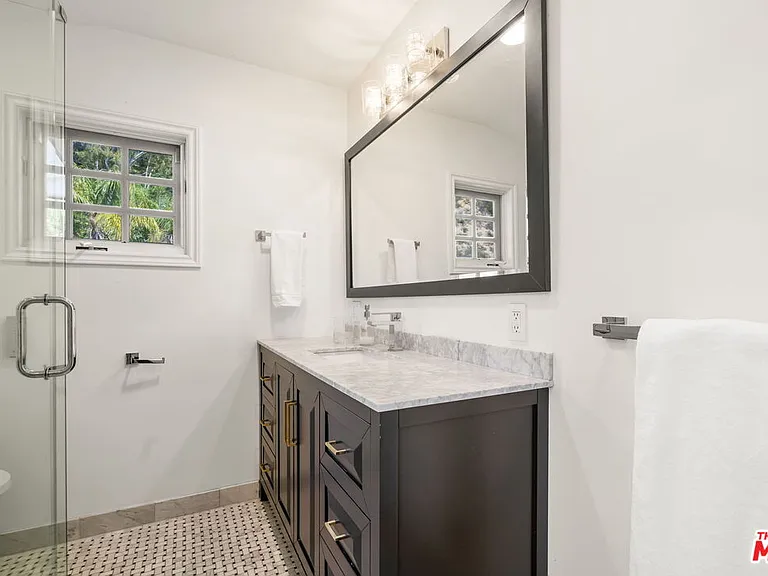 9023 Alto Cedro Dr — Photo 43