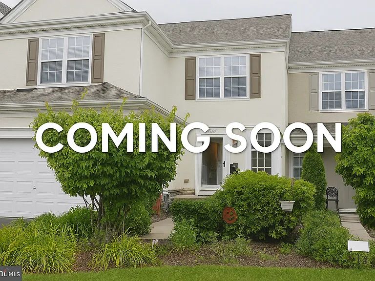 2113 Redbud Ln — Photo 1