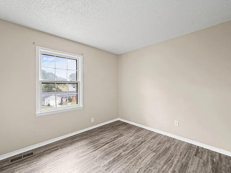 2103 Shane Dr — Photo 23