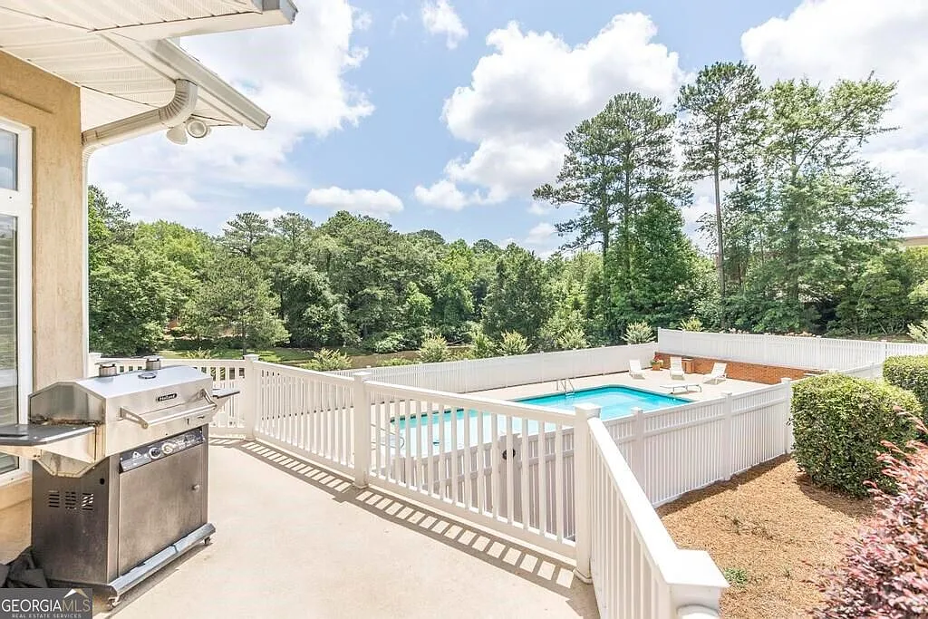 4 bed, 5.0 bath, 6842 sqft, $5,950 — Photo 4