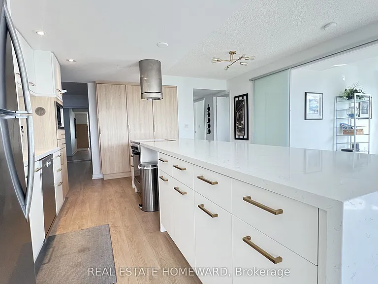 38 Dan Leckie Way #1512 — Photo 10