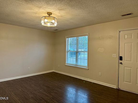 4th image of 108 Danbury Ct