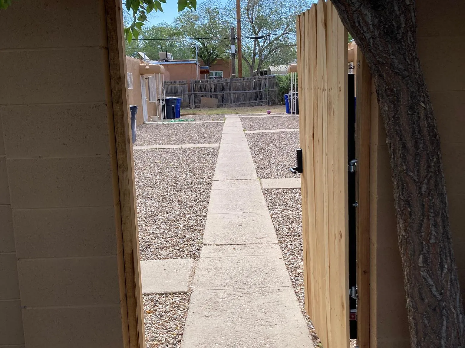 2 bed, 700 sqft, $900 — Photo 1