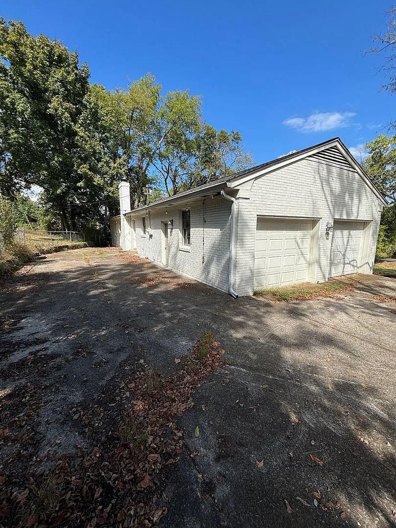 198 Barker Rd. — Photo 3