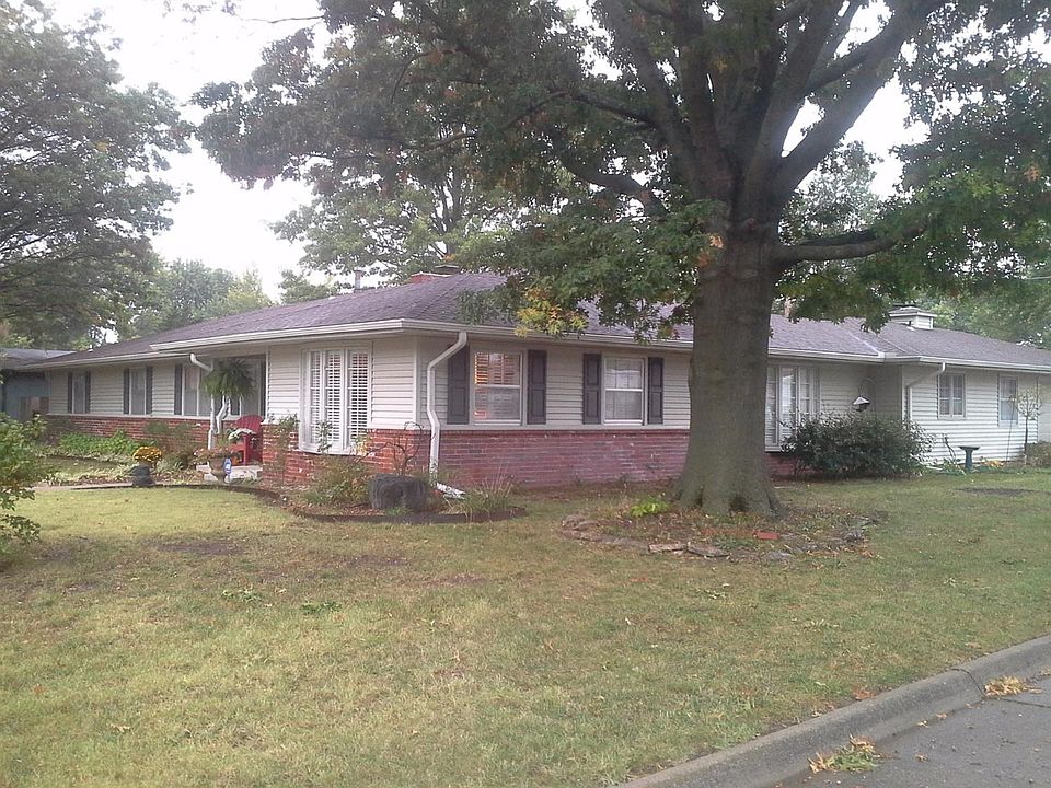 1st image of 1101 S Larson Ave