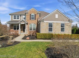 22822 Shepherds Hollow Dr, South Lyon, MI