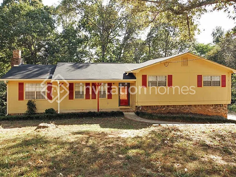 323 Princess Ave — Photo 1