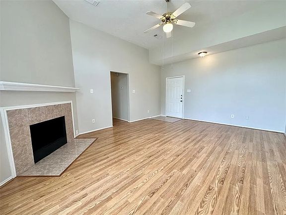 3rd image of 17034 Gleneviss Dr