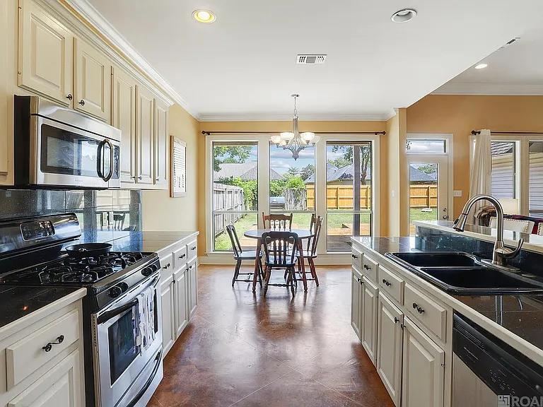 10151 Hillmont Ave — Photo 5