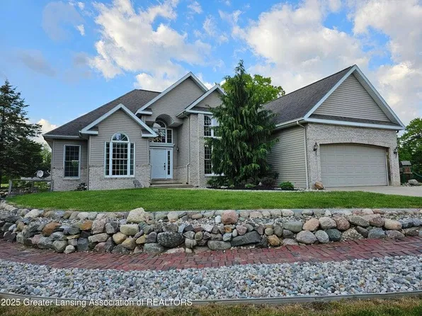 2862 W Bluewater Hwy, Ionia, MI 48846
